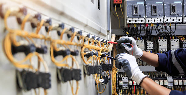 Professional Electrician technician working in Mascoutah, IL